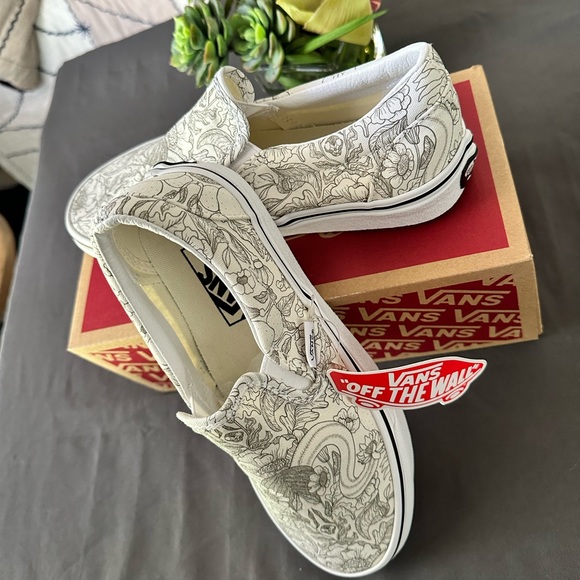 Vans Shoes - New in box !
Color - marshmallow 
Design- desert skulls
